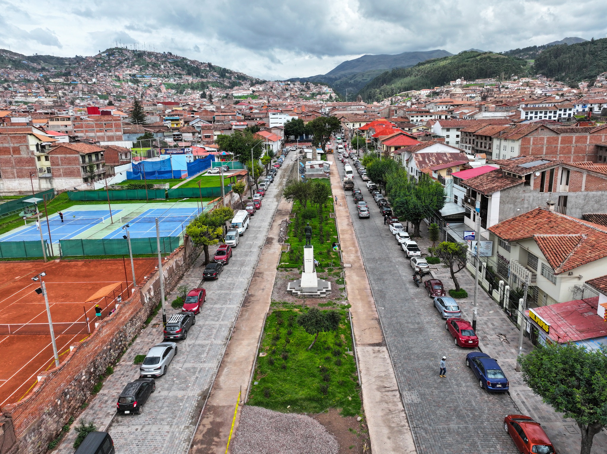 MUNICIPALIDAD DEL CUSCO IMPLEMENTARÁ DOBLE TURNO DE TRABAJO PARA CULMINAR LA OBRA DE LA AV. PARDO