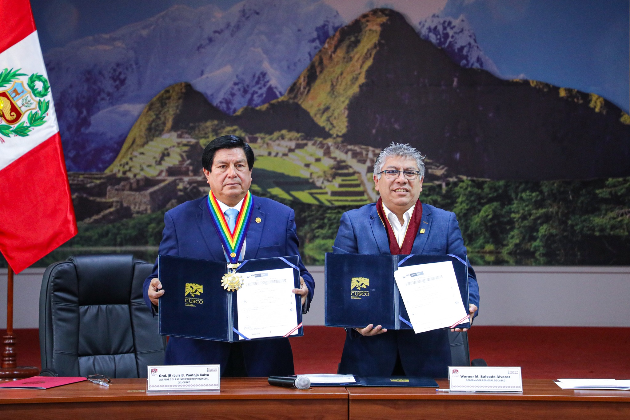 MUNICIPALIDAD DEL CUSCO FIRMÓ CONVENIO CON EL GOBIERNO REGIONAL PARA VIABILIZAR LA OBRA QUE MEJORARÁ Y AMPLIARÁ LOS SERVICIOS DE AGUA POTABLE Y ALCANTARILLADO EN LOS 7 DISTRITOS DE LA PROVINCIA