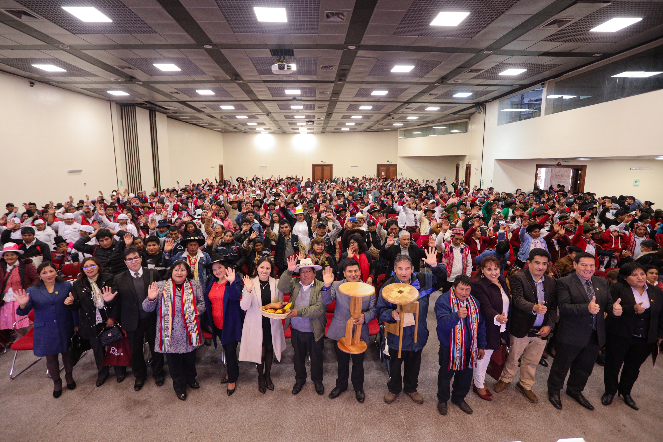 5 MILLONES 700 MIL SOLES DESTINADOS PARA EL PROCOMPITE 2025, EN APOYO A LOS EMPRENDEDORES DE LAS COMUNIDADES DE CUSCO