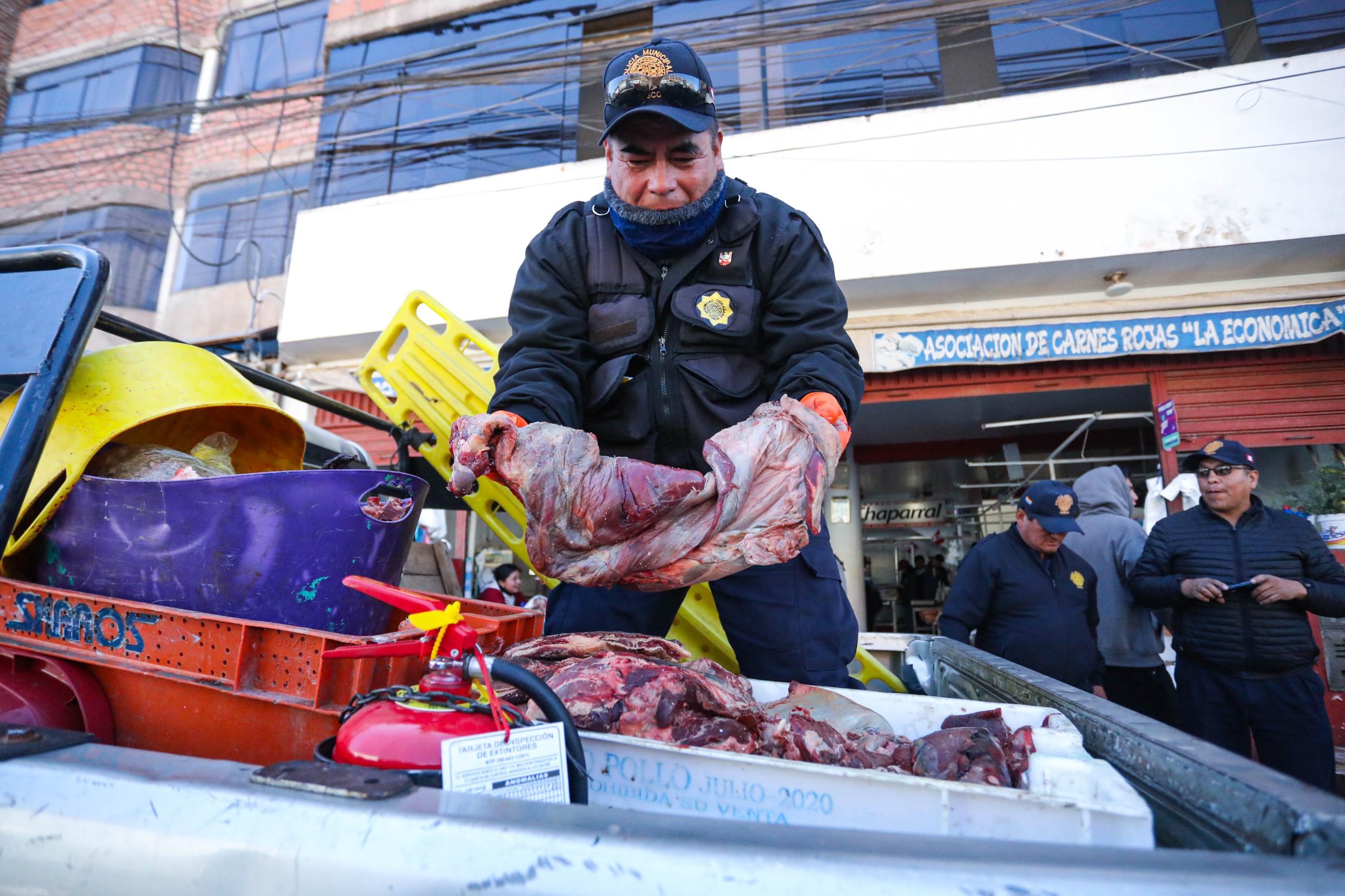 MÁS DE 187 KILOS DE CARNE EN DESCOMPOSICIÓN FUERON DECOMISADAS POR LA MUNICIPALIDAD DEL CUSCO