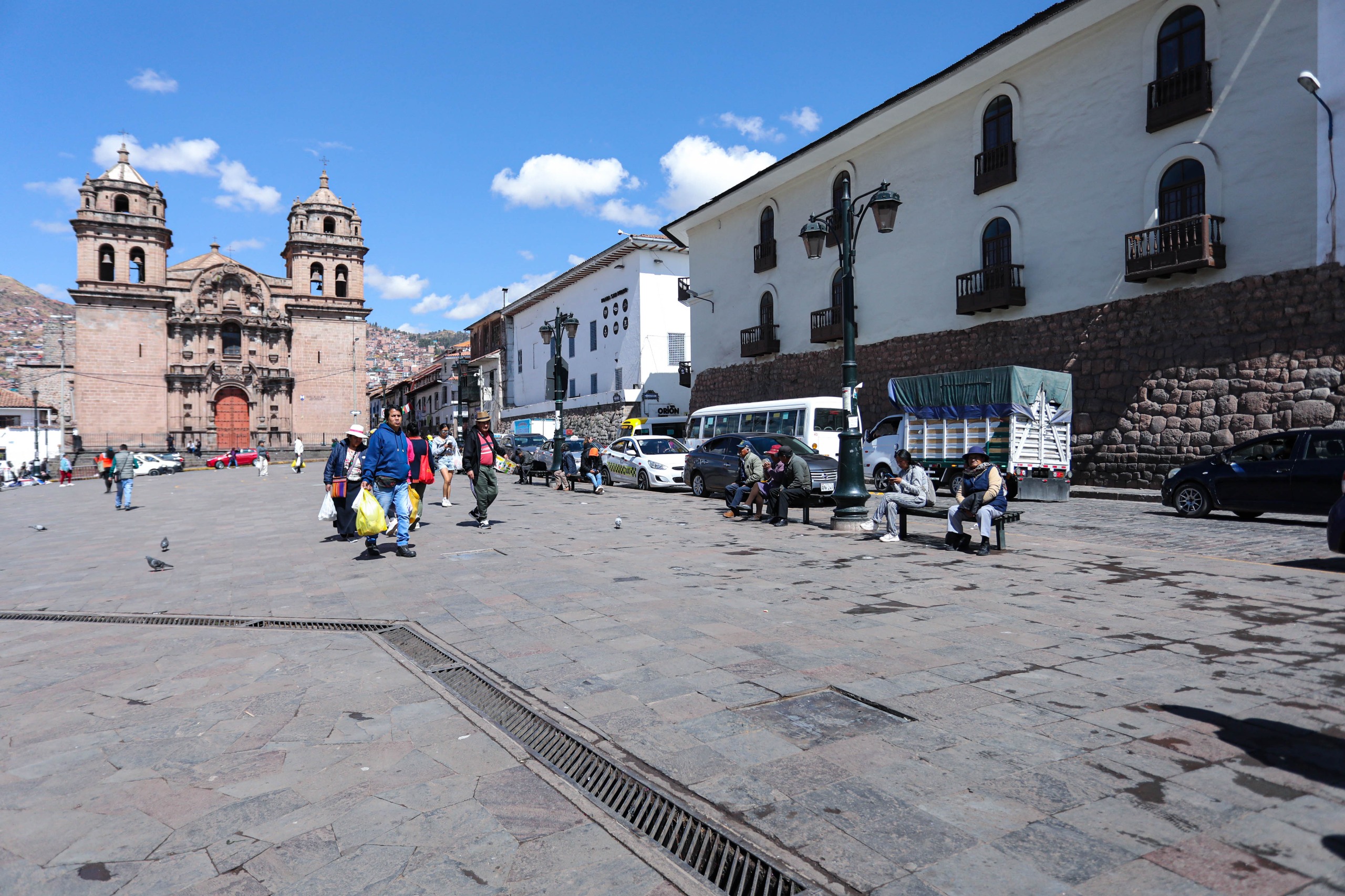 MUNICIPALIDAD DEL CUSCO LIBERÓ LA PLAZA Y TEMPLO DE SAN PEDRO DE PERSONAS DEDICADAS AL CONSUMO DE BEBIDAS ALCOHÓLICAS