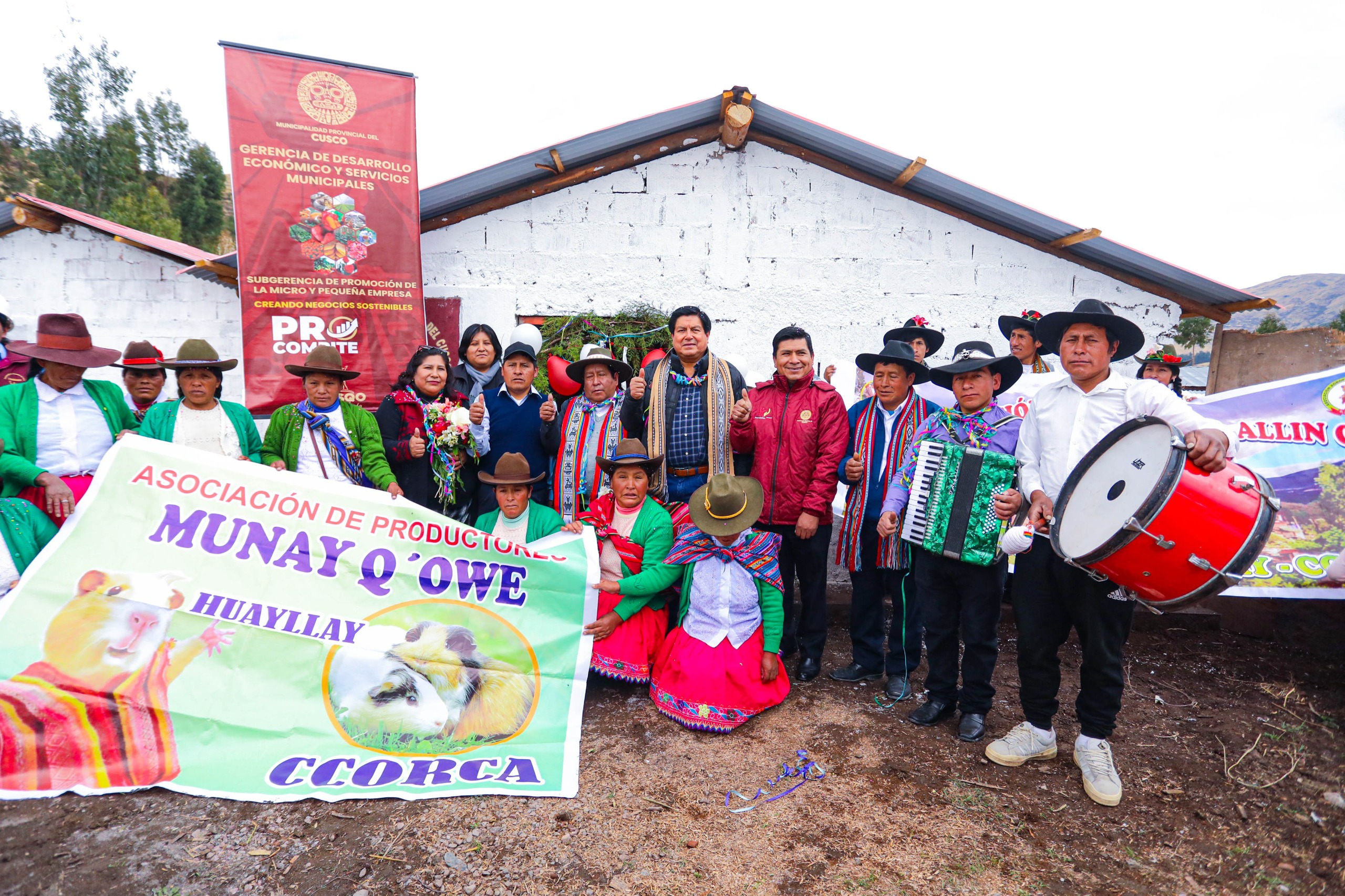 ALCALDE LUIS PANTOJA CONTINÚA IMPULSANDO EL EMPRENDIMIENTO LOCAL, CON ENTREGA DE GALPONES DE CUYES Y ENSERES EN LAS COMUNIDADES DE CCORCA