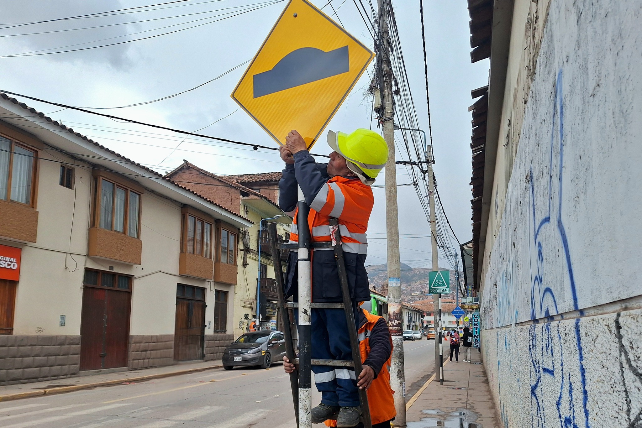 MUNICIPALIDAD DEL CUSCO FORTALECE LA SEGURIDAD VIAL EN LA AV. DE LA CULTURA