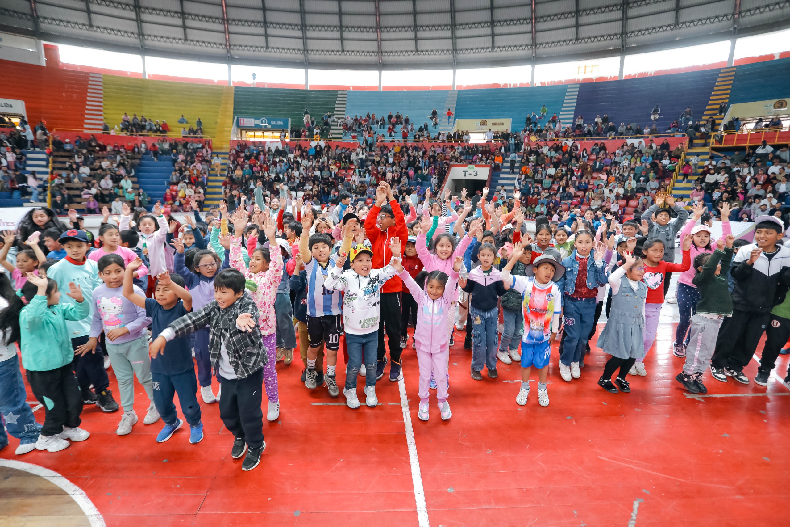 CON PRESENTACIONES ARTÍSTICAS, MÚSICA Y DANZA, LA MUNICIPALIDAD DEL CUSCO DIO INICIO A LAS VACACIONES RECREATIVAS 2026