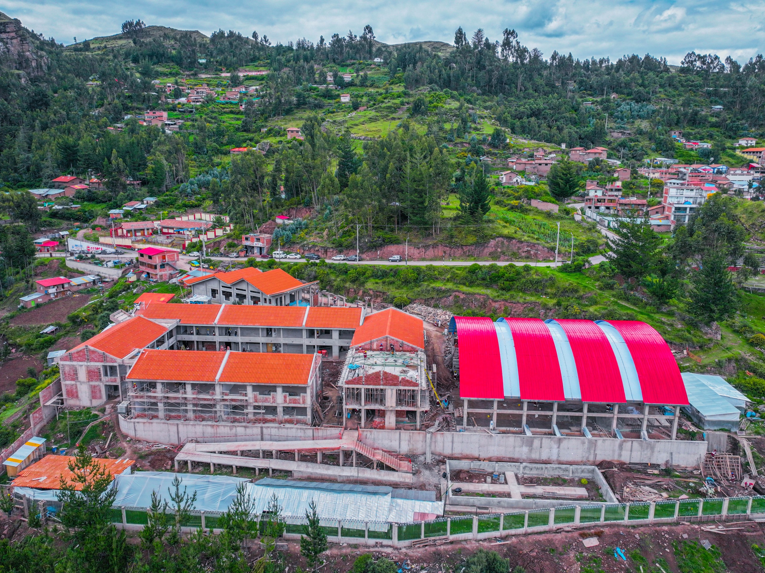 MUNICIPALIDAD DEL CUSCO APUESTA POR LA EDUCACIÓN: MÁS DEL 65% DE AVANCE EN MODERNO COLEGIO SECUNDARIO DE CCORCA