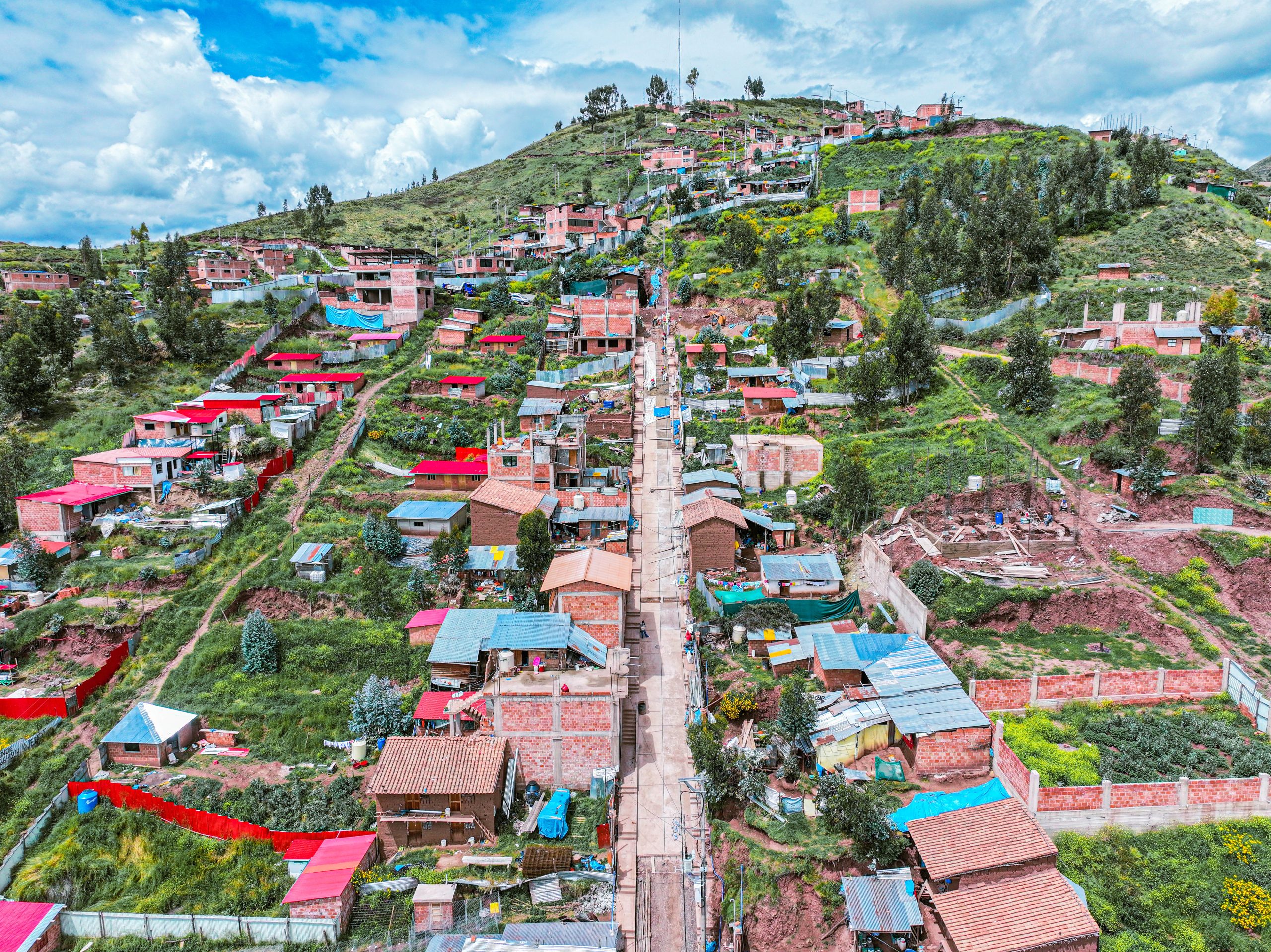 MUNICIPALIDAD DEL CUSCO AVANZA A PASO FIRME: OBRA VIAL EN FLORES DE ENCARNACIÓN SUPERA EL 60% DE EJECUCIÓN