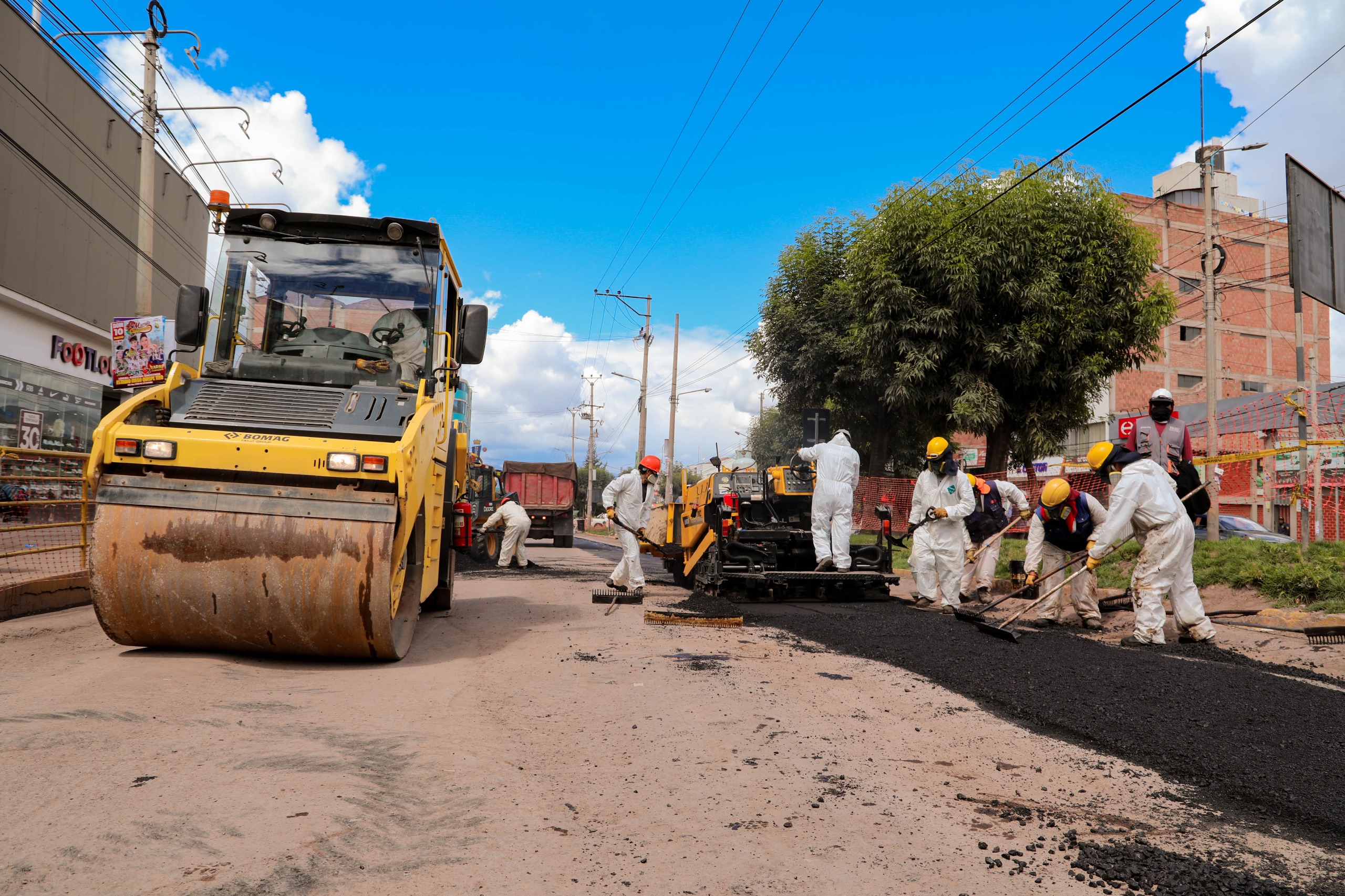 AVANZA CON FIRMEZA LA REPOSICIÓN DE PAVIMENTO EN LA AV. LA CULTURA: OBRA CLAVE DEL PROYECTO VILCANOTA II TRANSFORMA LA MOVILIDAD Y ASEGURA AGUA POTABLE PARA CUSCO
