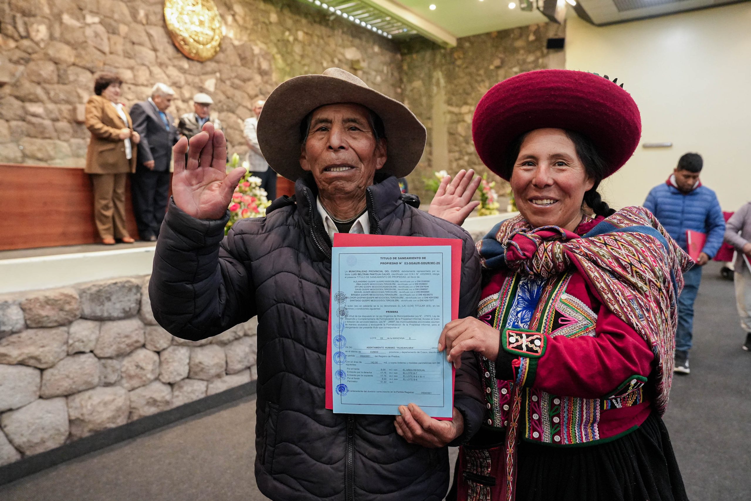 MUNICIPALIDAD DEL CUSCO ENTREGÓ MÁS DE 250 TITULOS DE PROPIEDAD QUE BRINDAN ESPERANZA Y CALIDAD DE VIDA A FAMILIAS CUSQUEÑAS