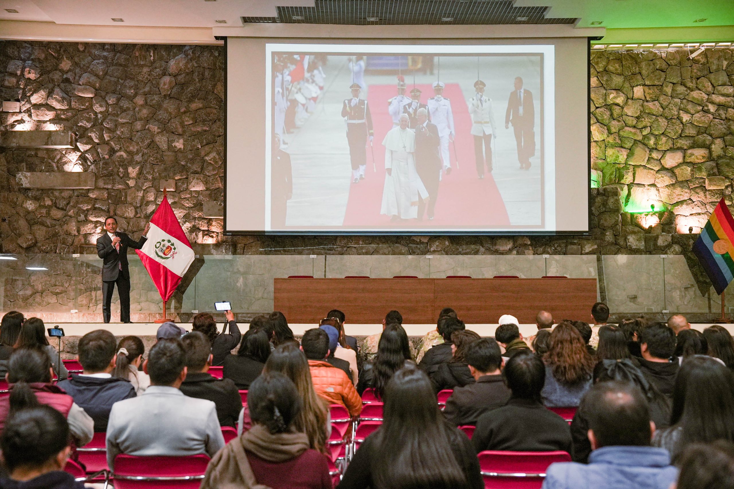 MÁS DE 300 PARTICIPANTES EN EL CURSO DE CAPACITACIÓN DE PROTOCOLO Y CELEMONIAL DE LA MUNICIPALIDAD DEL CUSCO