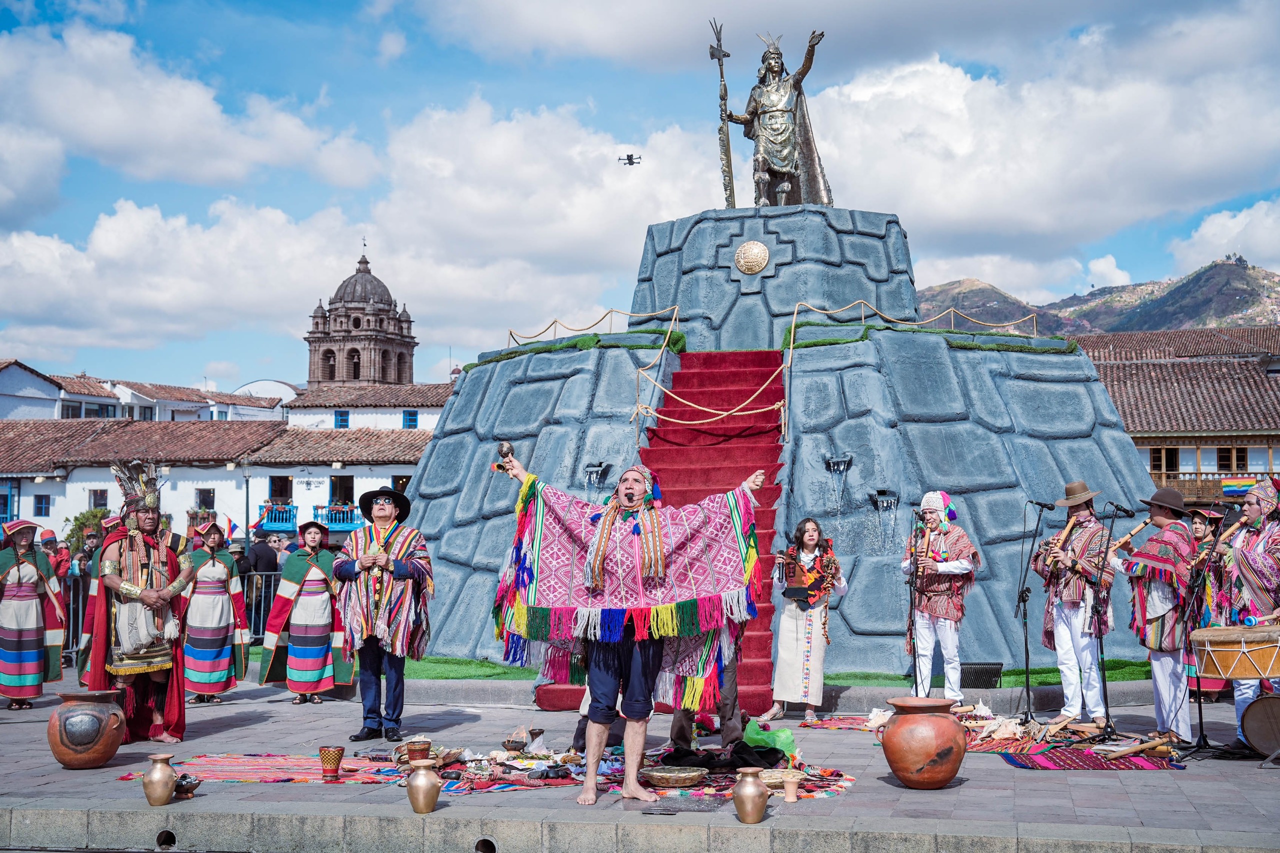 CON OFRENDA A LA PACHAMAMA LA MUNICIPALIDAD DEL CUSCO OFICIALIZÓ EL INICIO DE LAS FIESTAS JUBILARES DEL CUSCO 2026