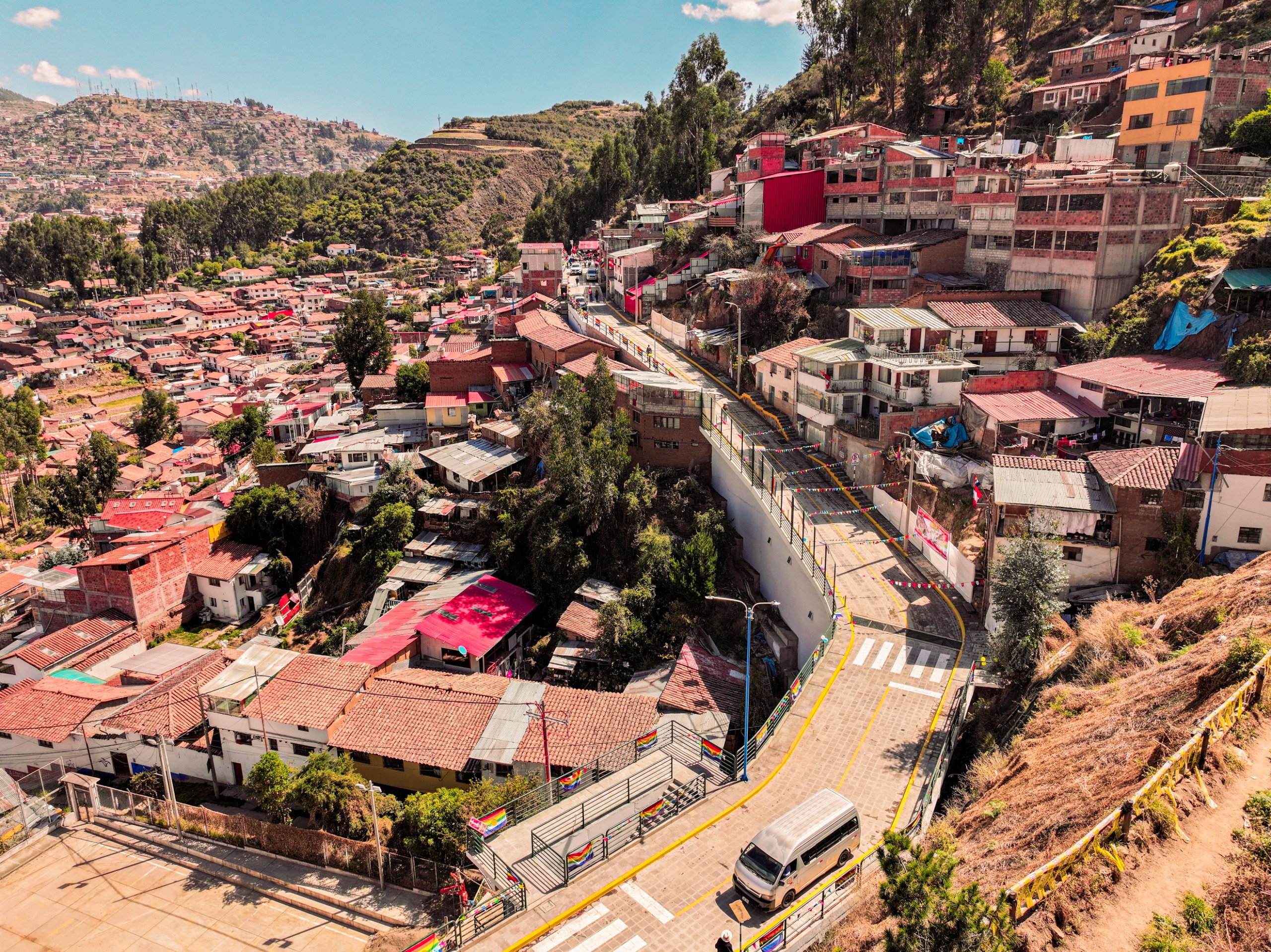 LA MUNICIPALIDAD DEL CUSCO PONE FIN A 70 AÑOS DE ABANDONO: TOCOCACHI- SAN BLAS YA CUENTA CON UN MODERNO ACCESO VEHICULAR Y PEATONAL